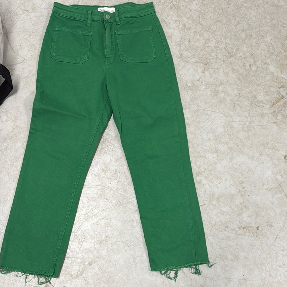 Zara Green Straight Leg Jeans with Raw Hem - Size 8 - Brand NWT
